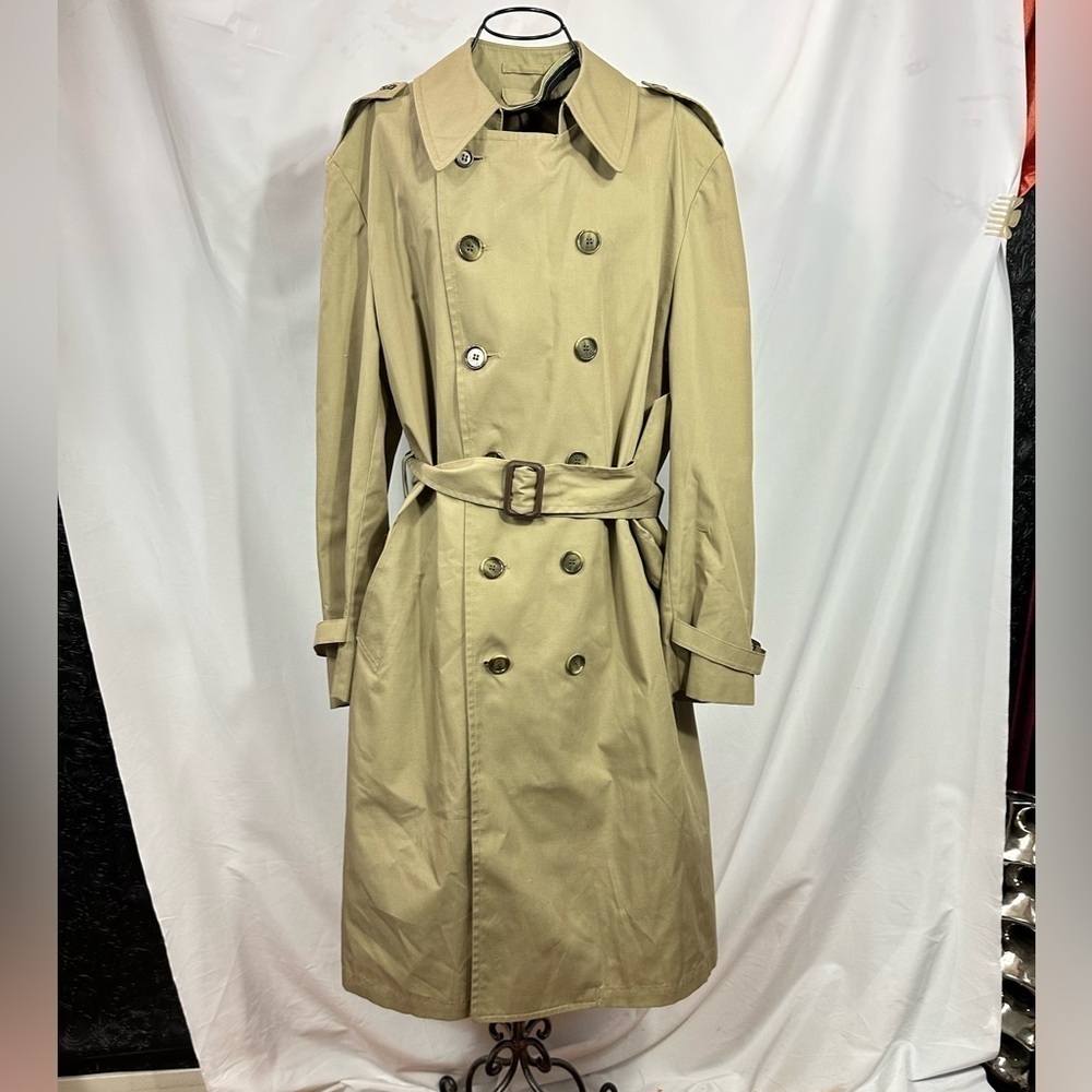 Vintage London Fog tan double breasted trench coat size 40
